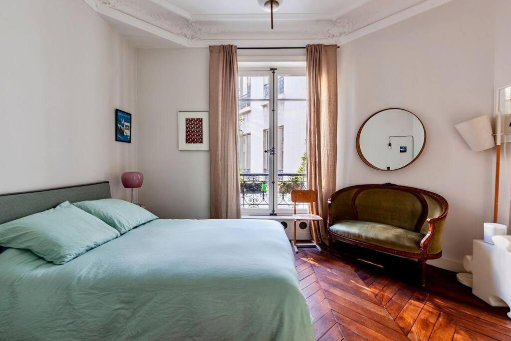 Lux Art Deco, Voltaire
